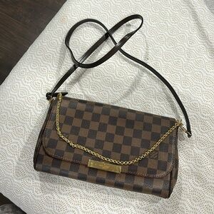 Louis Vuitton crossbody with chain and detachable strap